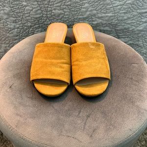Market & Spruce loafers sandals, size 5, mustard yellow